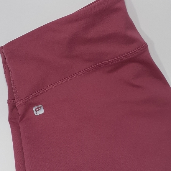 Fabletics Mid-Rise PowerHold Caspia Magenta Capri Leggings Size L. - Picture 4 of 7